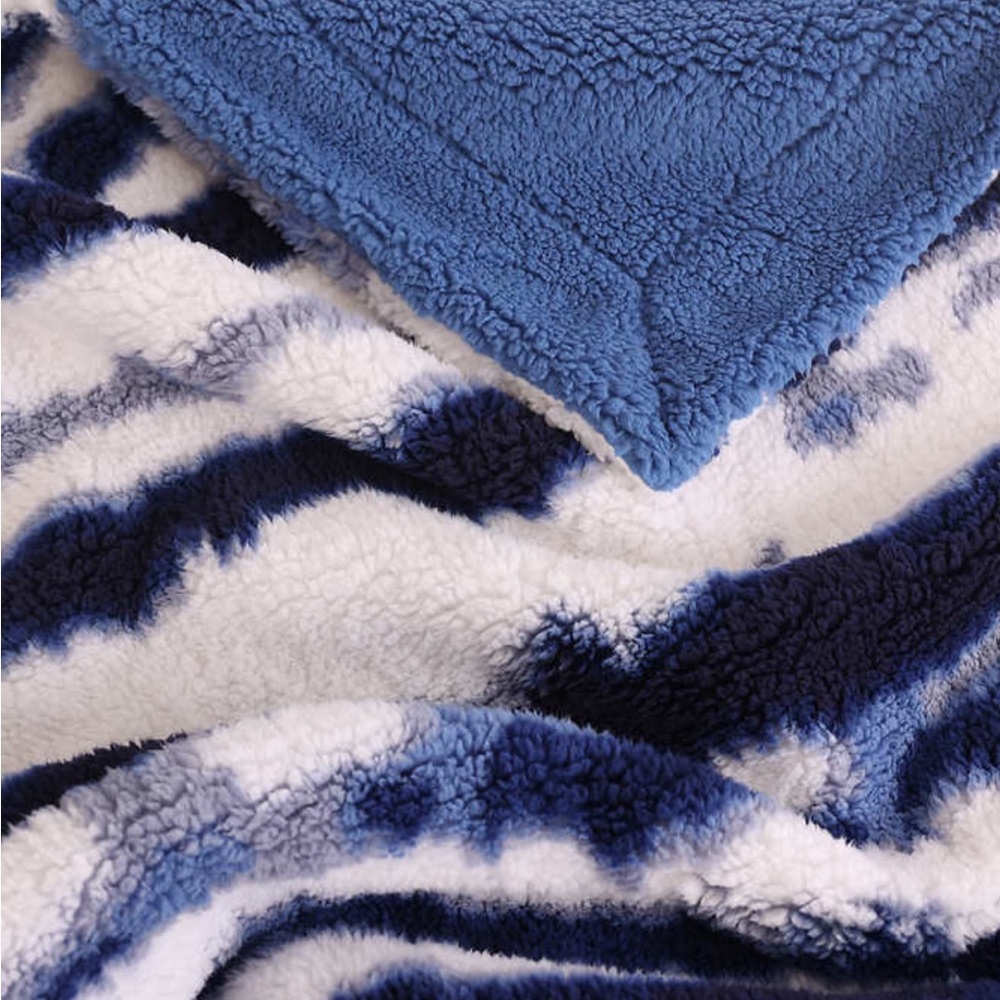 NWT Life Comfort Kids Ultimate Sherpa Fleece Throw - Picture 3 of 4